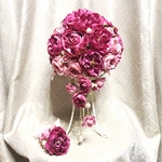 ピンクの薔薇のキャスケードブーケ