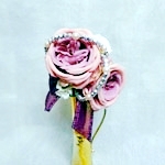 モーブの薔薇のコサージュ