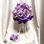 紫薔薇のラウンドブーケ